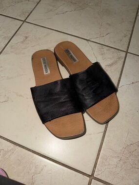 Steve Madden Black Slide Sandals with Tan Footbed